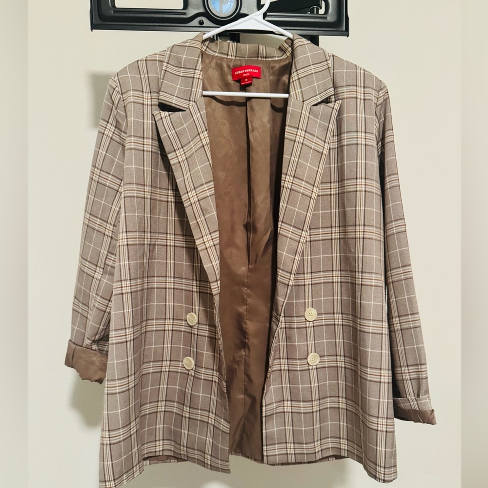 Chic Plaid Blazer in Beige - Picture 3 of 10